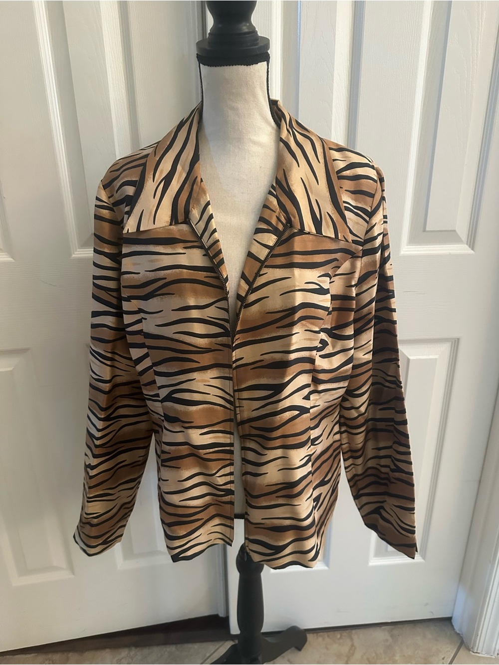 Womens Tan/Black Tiger Print Lightweight 100% Silk Fully Lined Front Zip Jacket